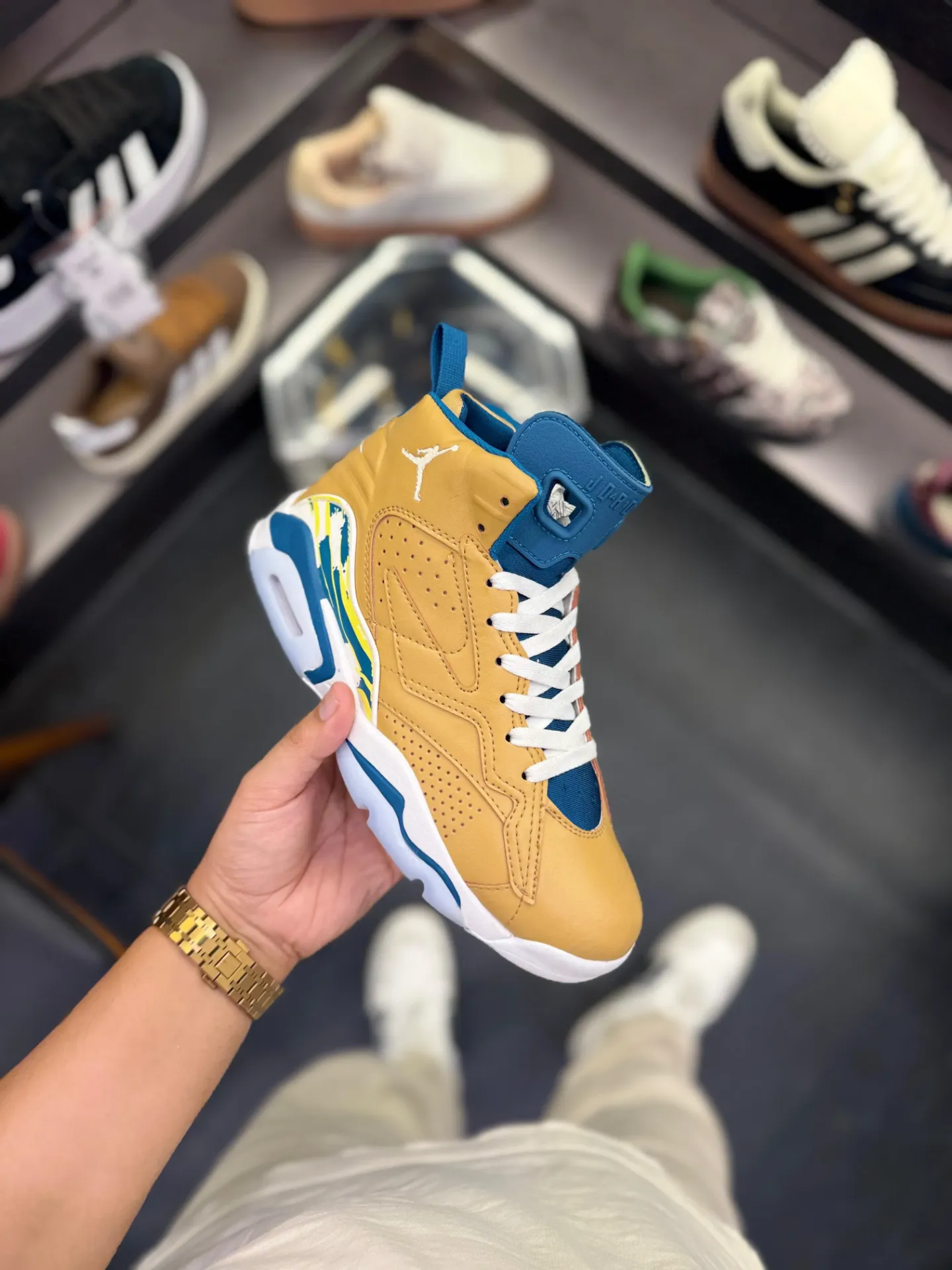 Air Jordan Retro 6 (40)