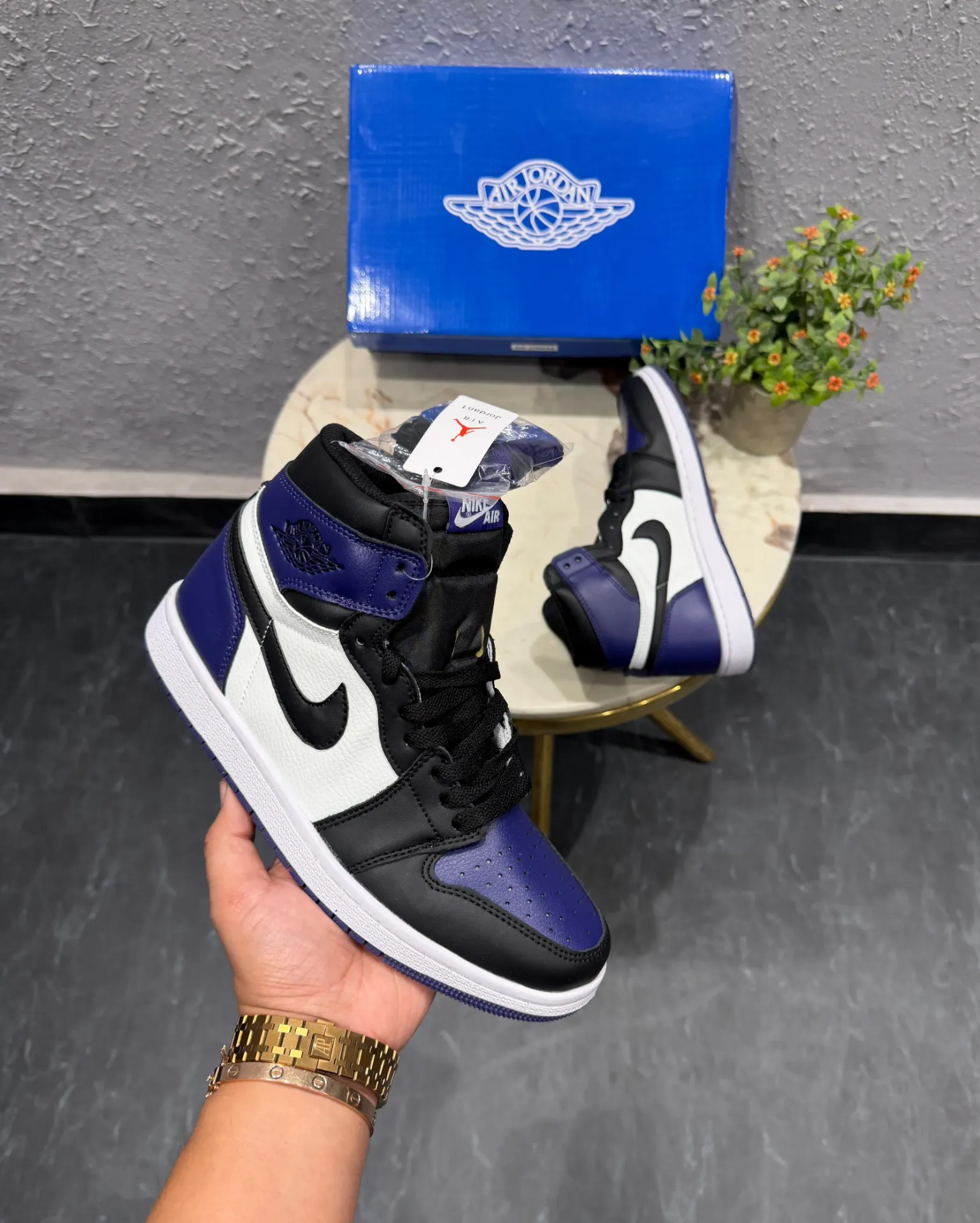 Air Jordans Retro 1 mid purple court 