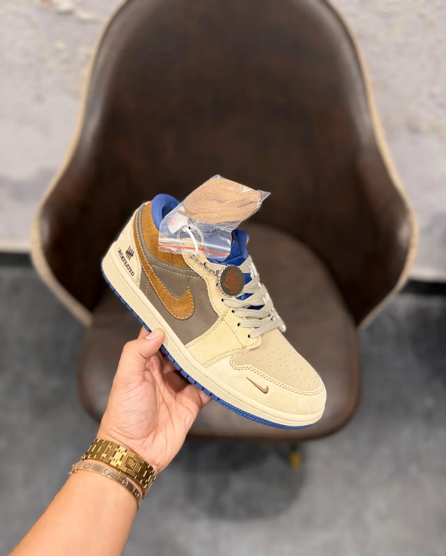 Air Jordans Retro 1 low * undefeated keychain 