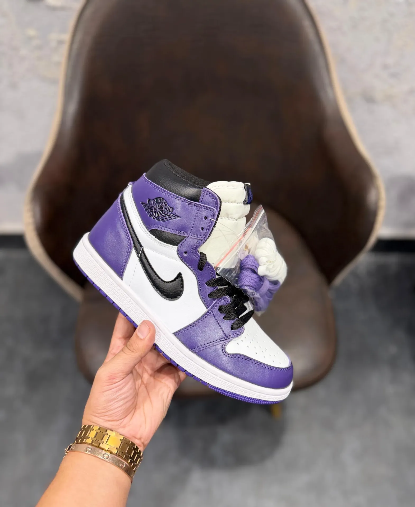 Air Jordans Retro 1 mid purple court  white  (40)