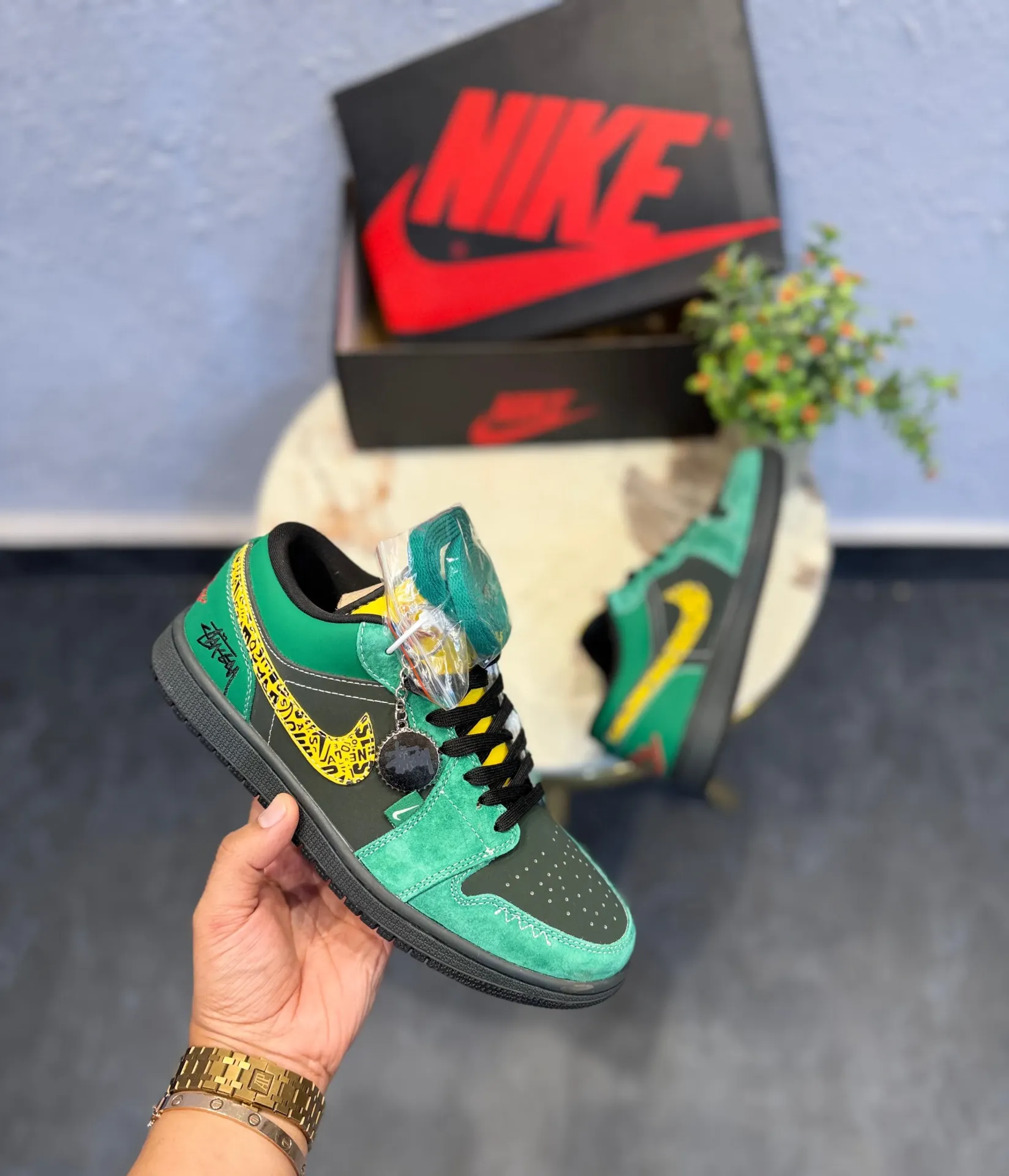 Nike sb dunk stussy green black yellow key chain