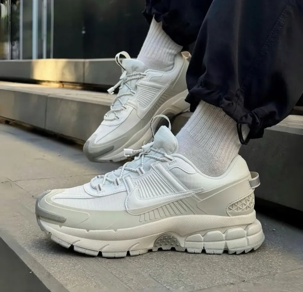 Nike zoom vomero 5 roam white beige (40)