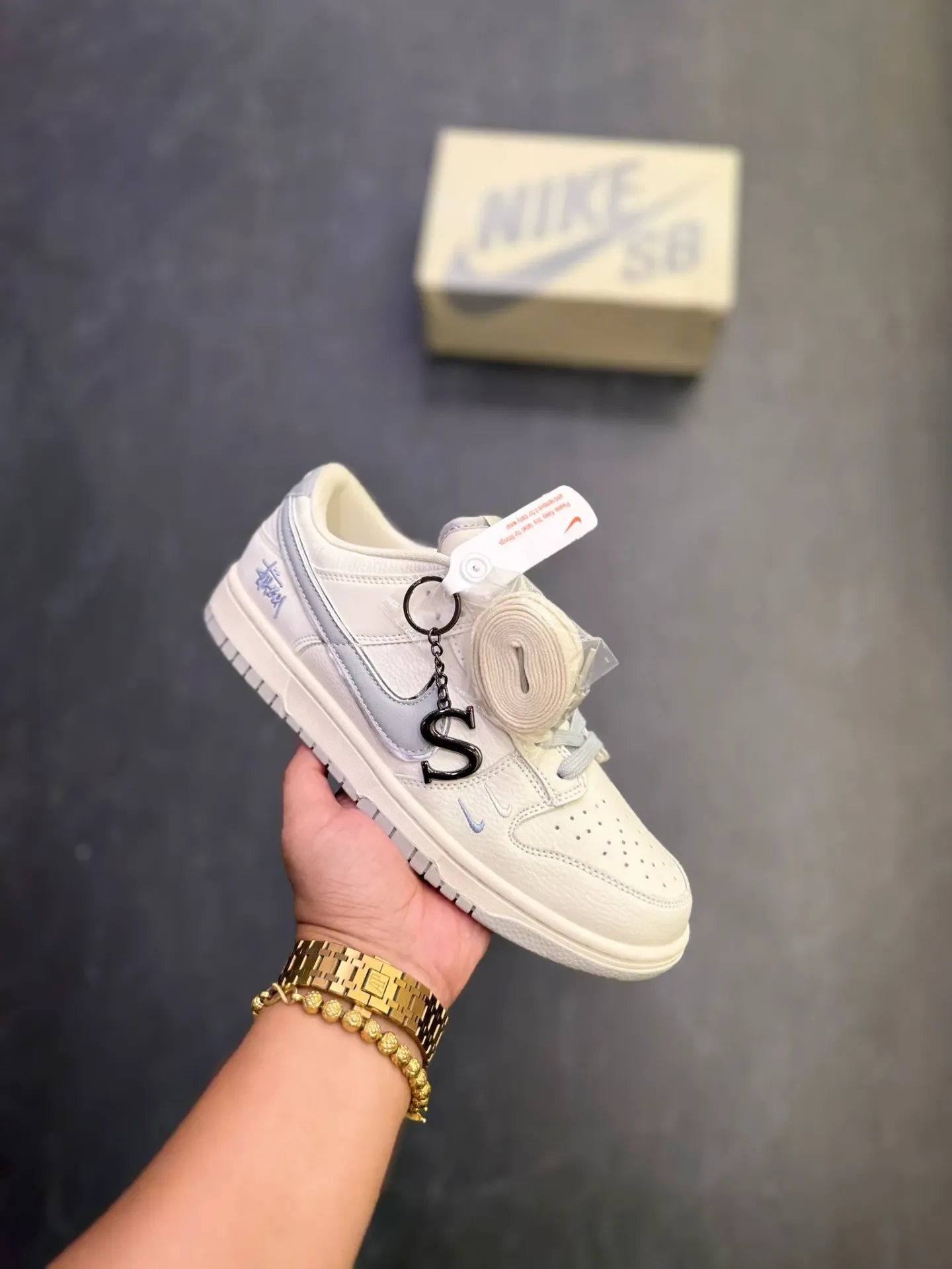 Stussy x Nike Dunk Low in a white and grey (41)